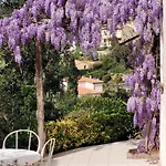 Appartements Dans Villa En Rez De Jardin