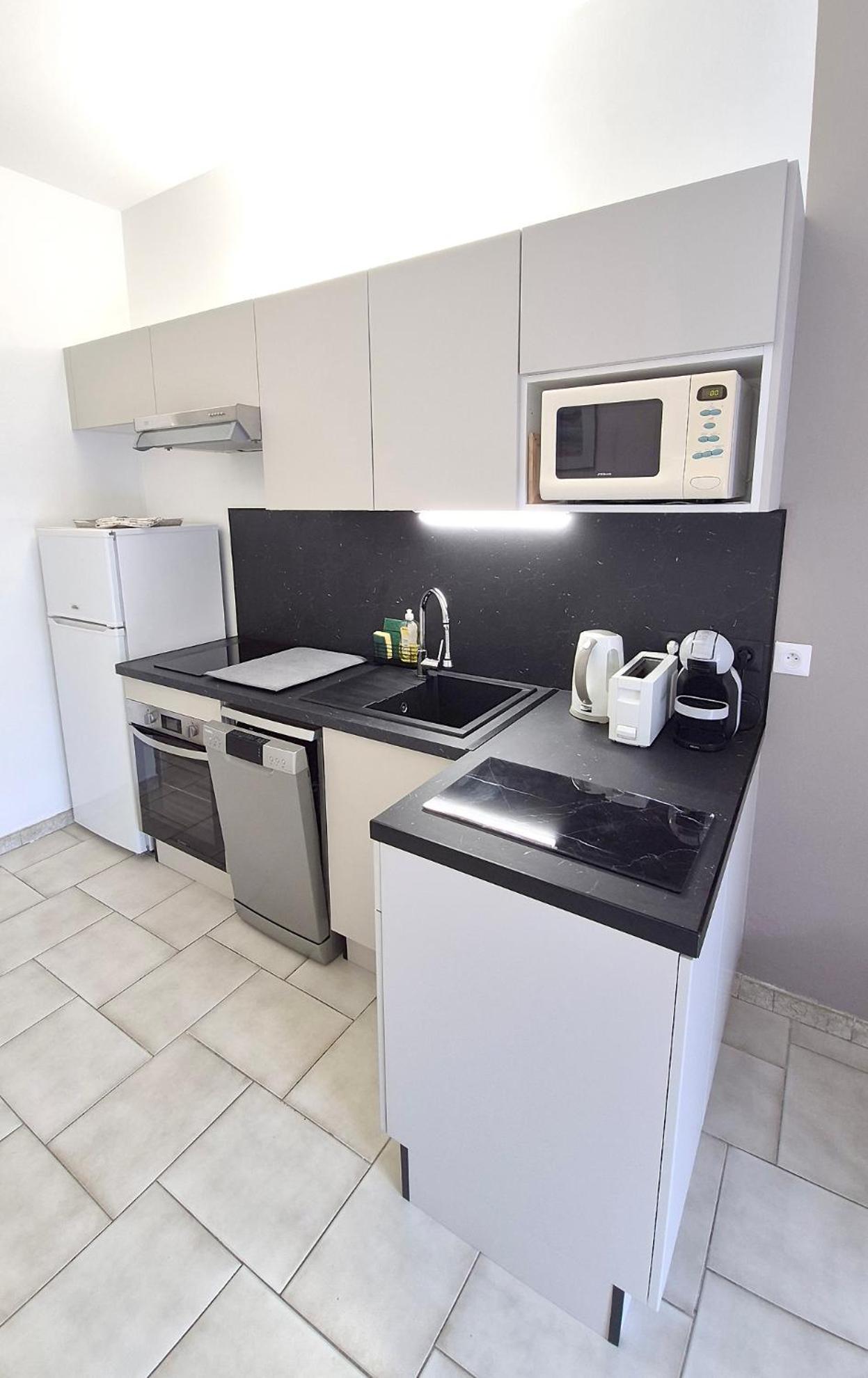 Apartment Dans En Rez De Jardin Hyères